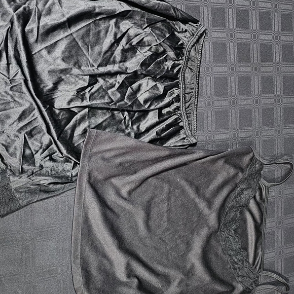 Reitmans Pants and Tops Collection - Picture 5 of 6